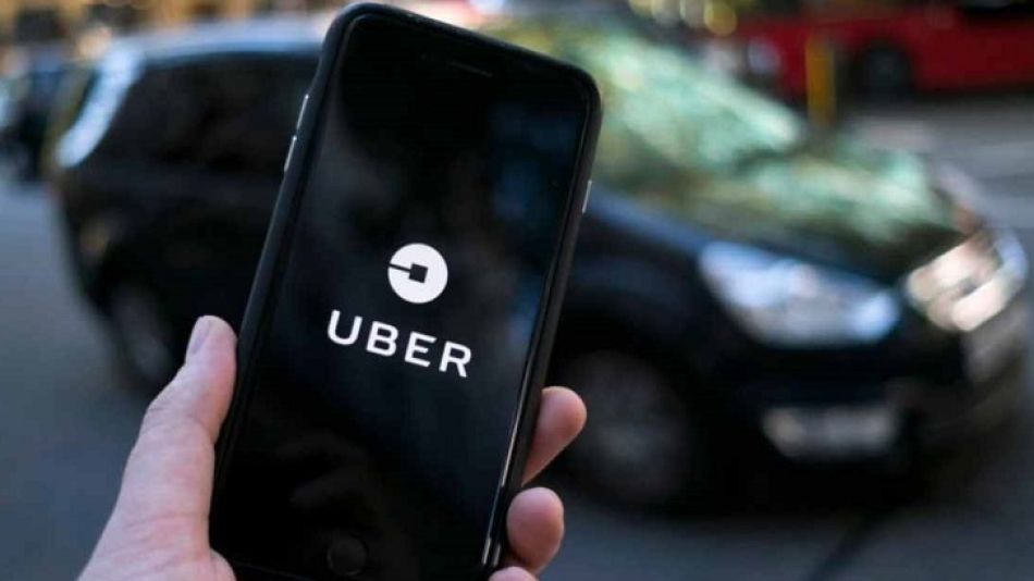Llegada de Uber, el guiño positivo de los usuarios, la postura de taxis y remises y el rol político de autorizar su actividad