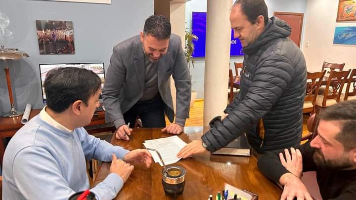 Pablo Grasso firmó el contrato de locación para la Casa del Estudiante en Córdoba