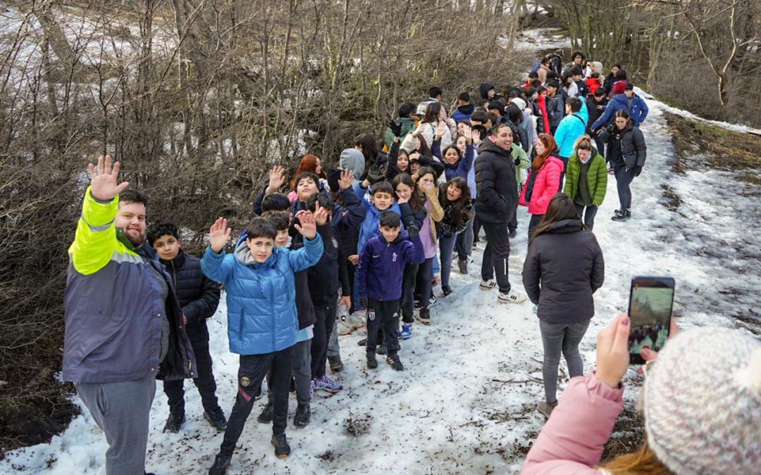 Más de 70 niños y niñas de las colonias municipales de invierno viajaron a la Cuenca Carbonífera