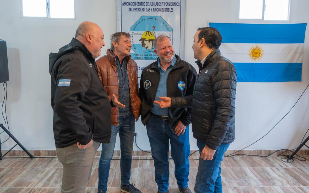 Grasso acompañó a petroleros de la cuenca austral en la inauguración del centro de jubilados