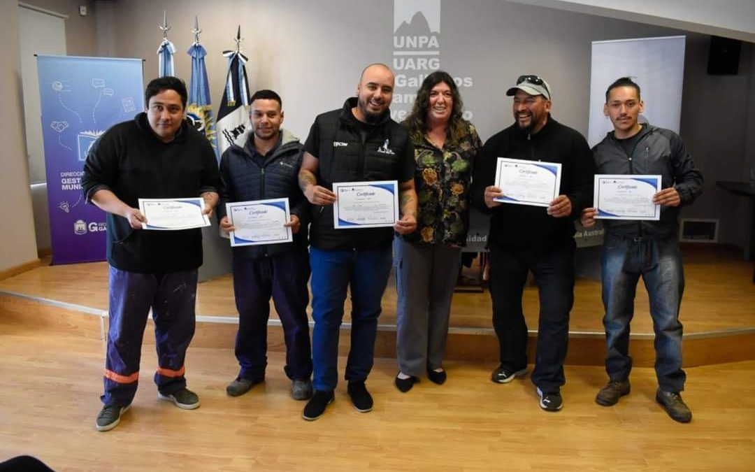 Más formación: trabajadores municipales de Río Gallegos recibieron los certificados de las capacitaciones que realizaron en 2024