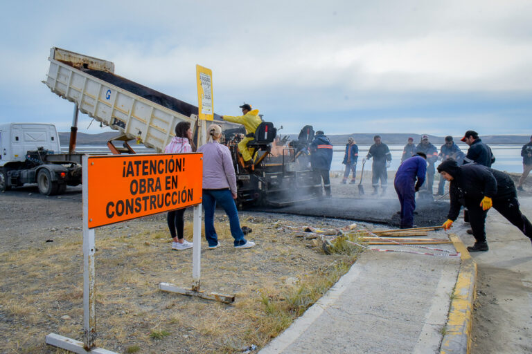 Río Gallegos: Comenzó el asfaltado de la bicisenda en la costanera local